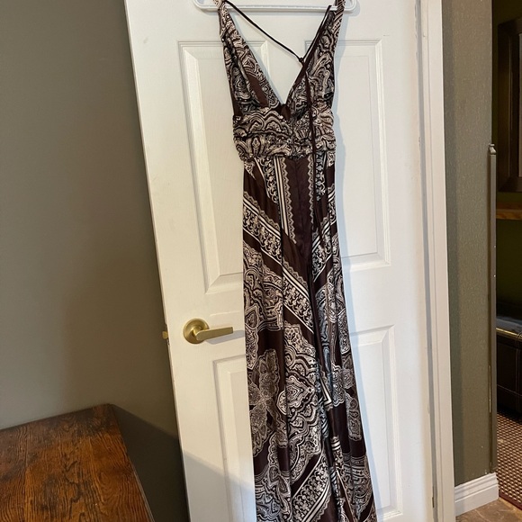 2 Maxi Dresses — fit like Lg - Picture 7 of 8